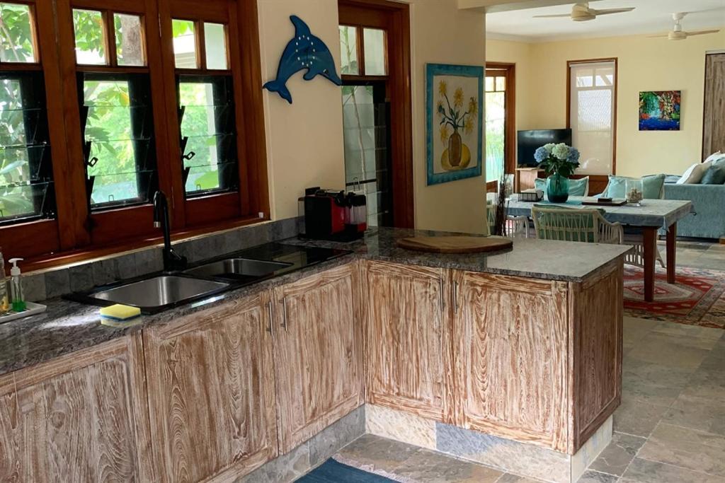 Beachfront Dolphin Cabin Oak Beach Buitenkant foto